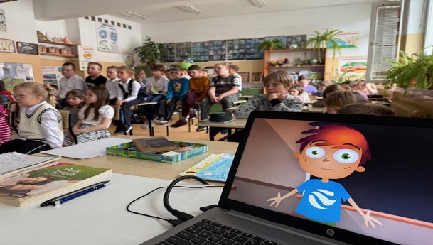Uczniowie klasy 5a i świetlicy szkolnej I i III