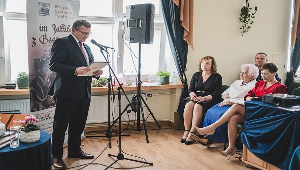 wicedyrektor zapowiada koncert dla poetki