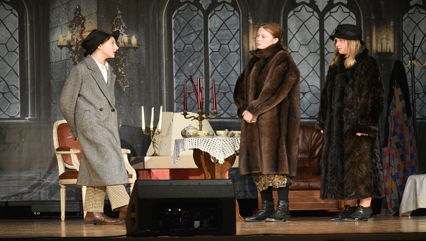 Na zdjęciu znajdują się 3 uczennice klasy 6 b.