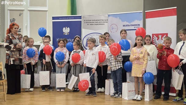 Uczniowie na konkursie pięknego czytania